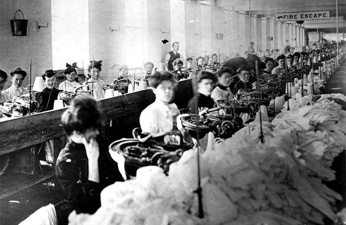 Lavoratrici nella Fabbrica di Camicie Triangle prima del grande incendio del 1911.