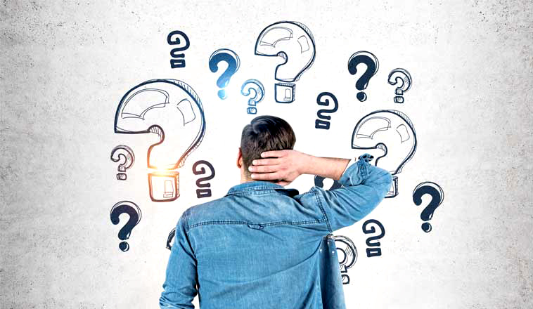 Un uomo visto di spalle che si gratta la testa davanti a una serie di punti interrogativi.